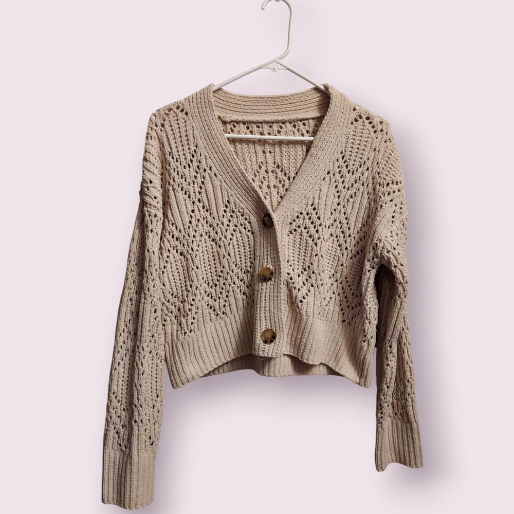 Women's Crochet Sweater Size Medium Long Sleeve Buttons Crop Top Beige Tan Soft